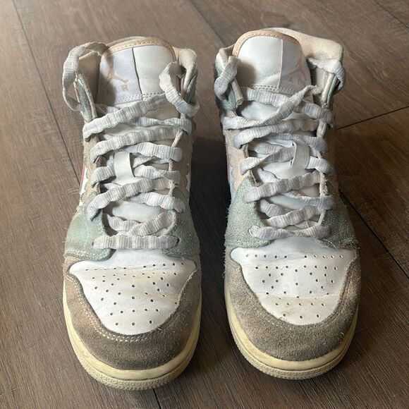 Nike Air Jordan Mid Scalloped - Picture 3 of 8